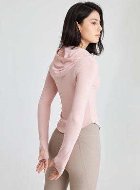 Long-sleeved fitness top with finger loops.