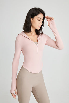 Long-sleeved fitness top with finger loops.