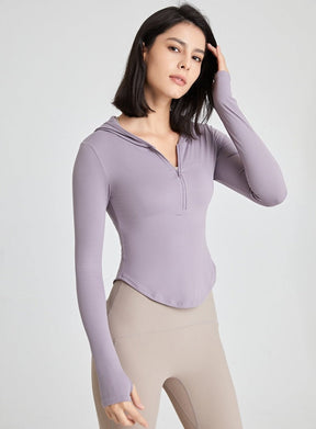 Long-sleeved fitness top with finger loops.