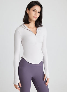 Long-sleeved fitness top with finger loops.