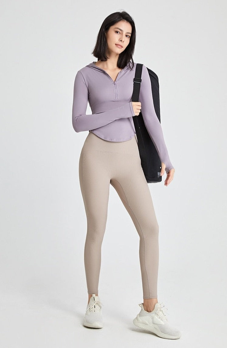 Long-sleeved fitness top with finger loops.