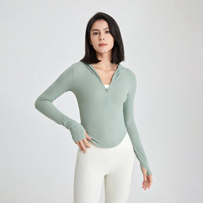 Long-sleeved fitness top with finger loops.