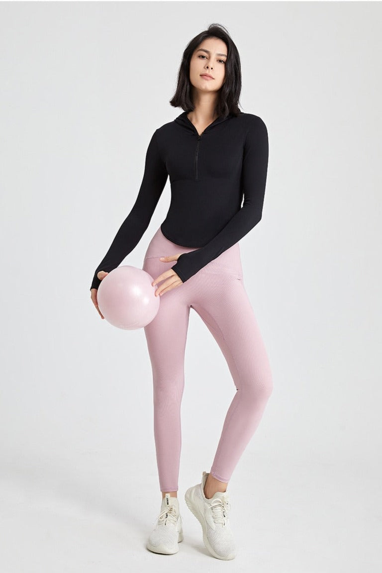 Long-sleeved fitness top with finger loops.