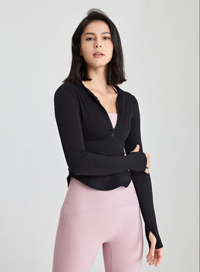 Long-sleeved fitness top with finger loops.
