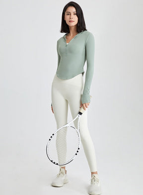 Long-sleeved fitness top with finger loops.