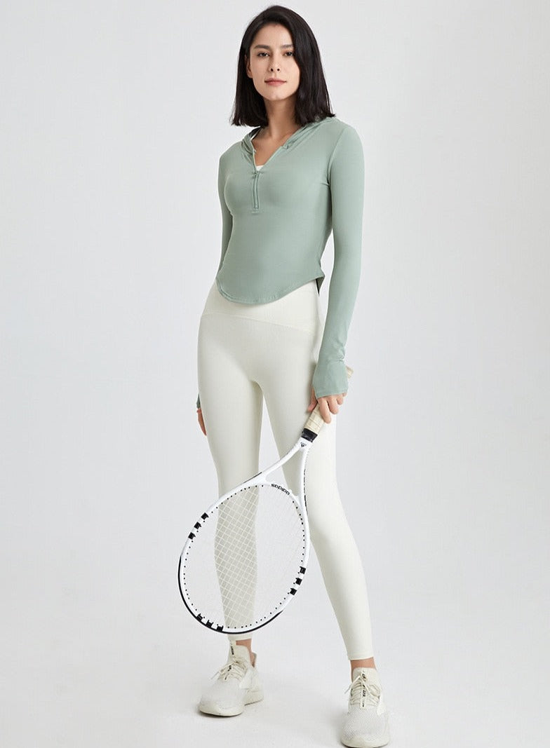 Long-sleeved fitness top with finger loops.