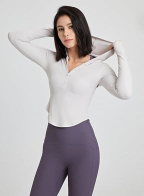 Long-sleeved fitness top with finger loops.
