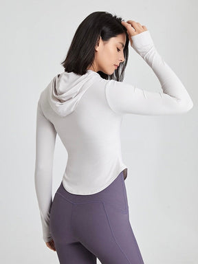 Long-sleeved fitness top with finger loops.